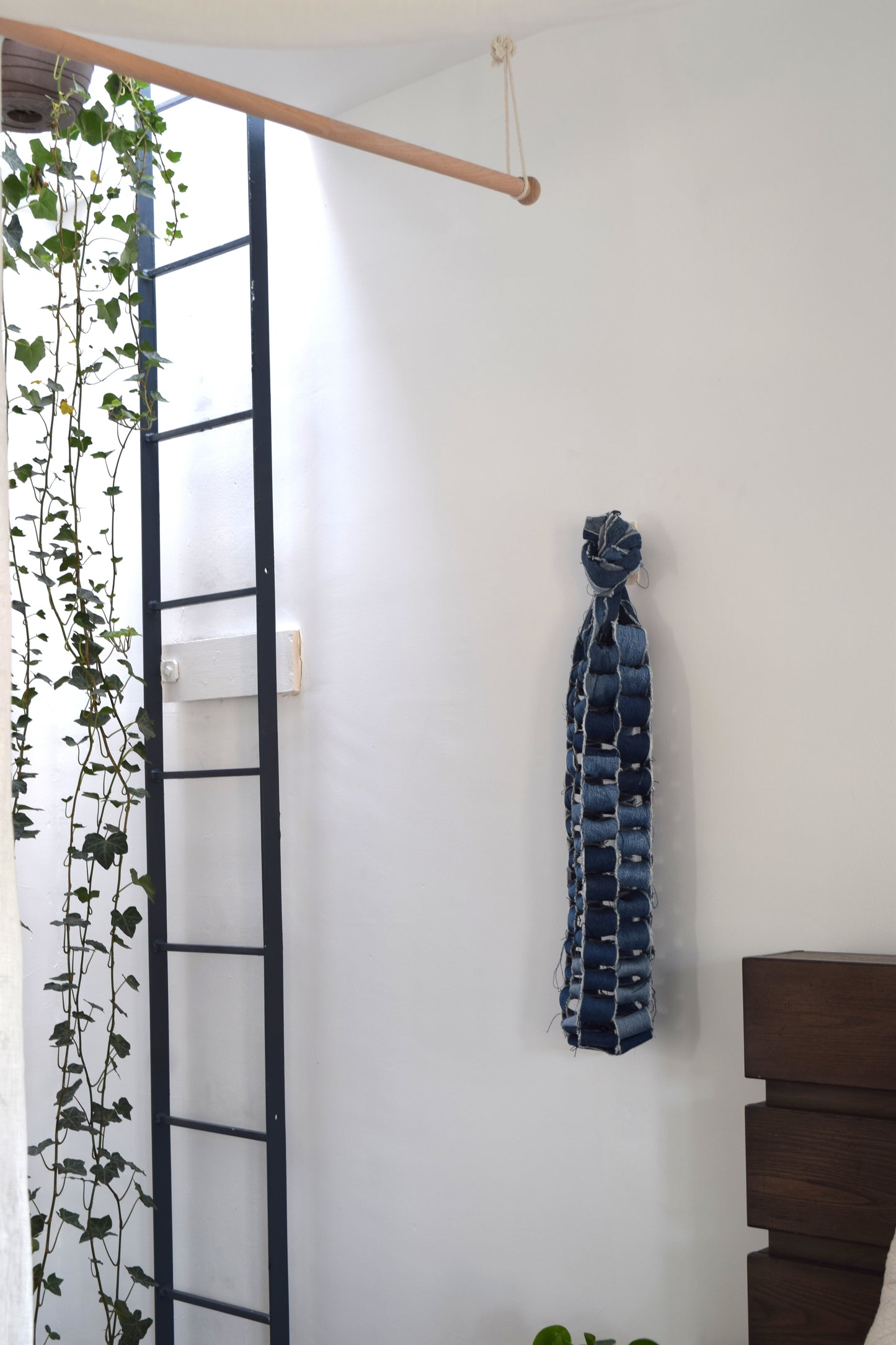 hanging denim box (25'')