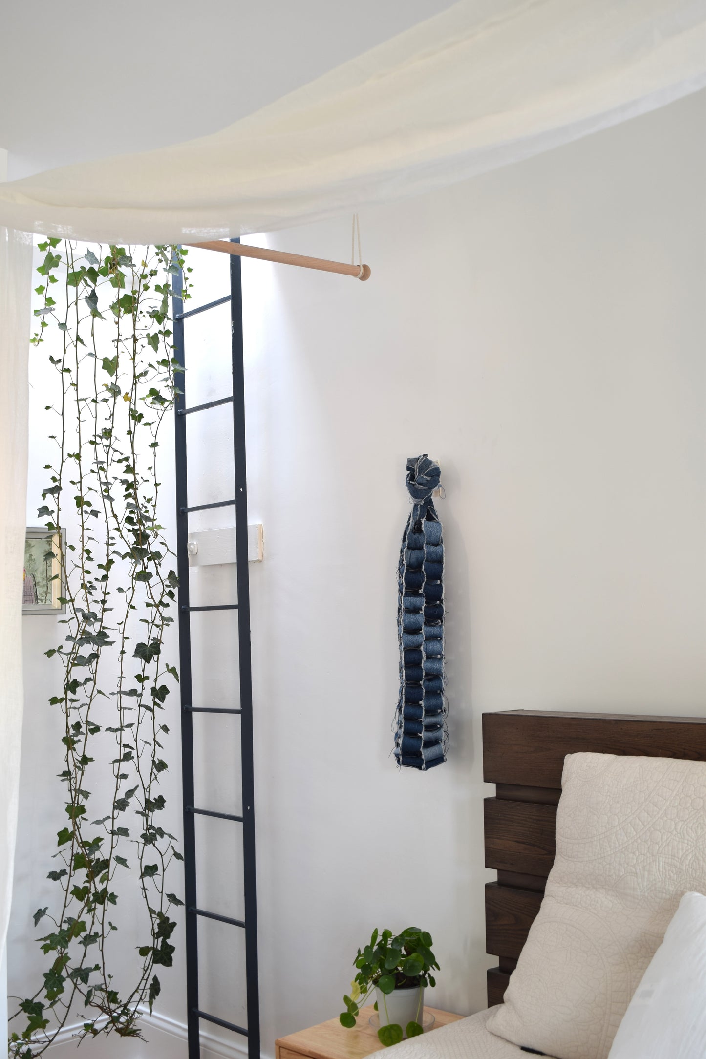 hanging denim box (25'')